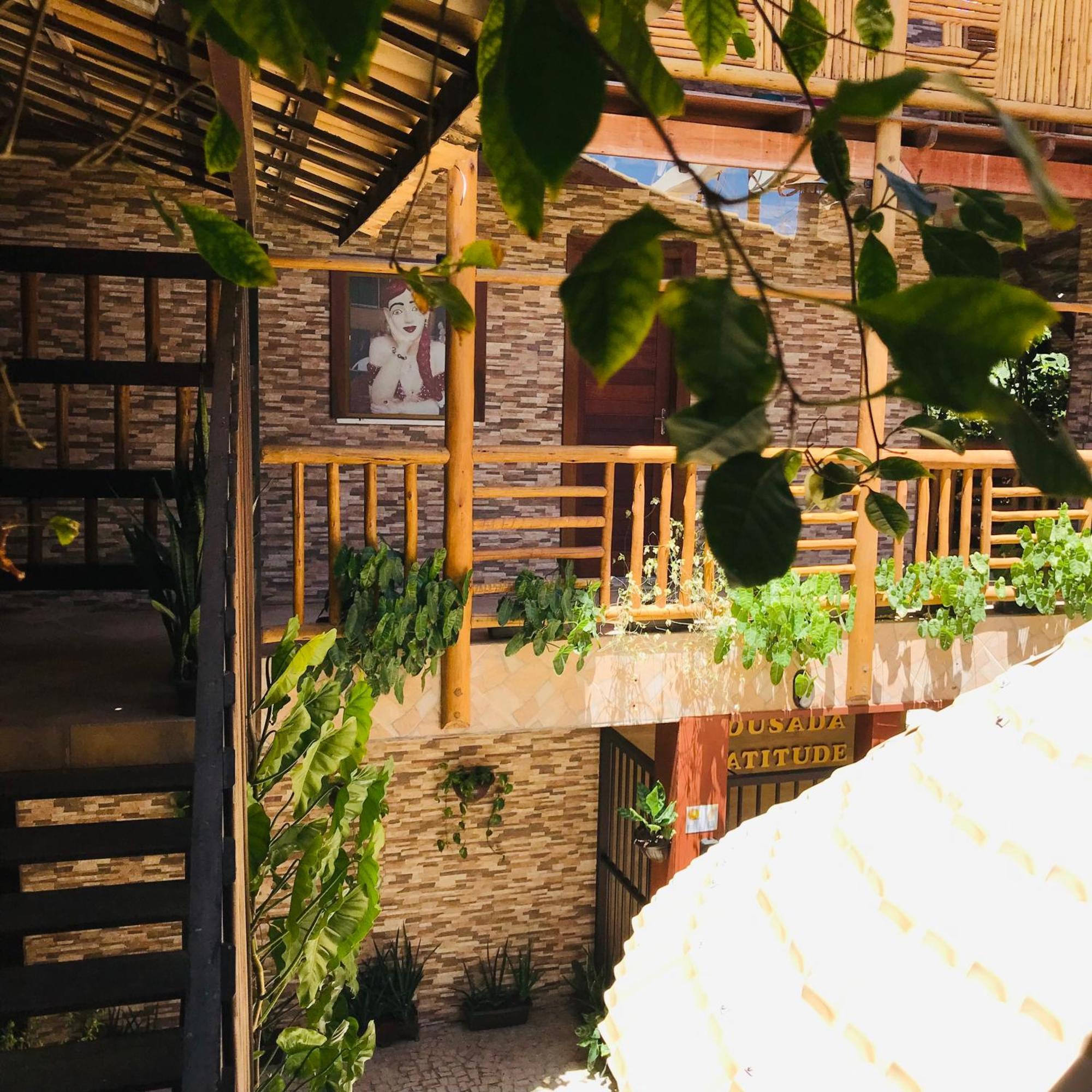 Hotel Pousada Latitude Canoa Quebrada Buitenkant foto